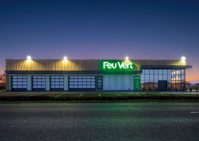Feu vert centre auto de nuit